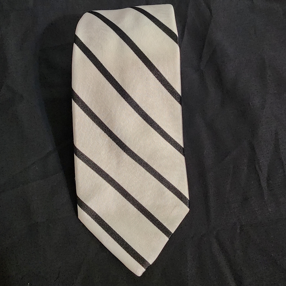 Vintage Express Designs Studio Tie, 100% Silk,  Black stripe on white, 60x3.5 in